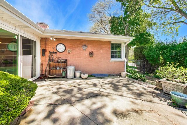 610 S Nawata Avenue, Mount Prospect, IL 60056