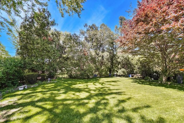 610 S Nawata Avenue, Mount Prospect, IL 60056