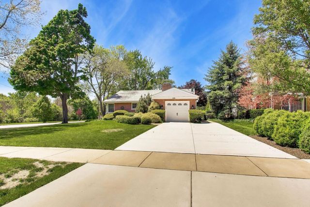 610 S Nawata Avenue, Mount Prospect, IL 60056