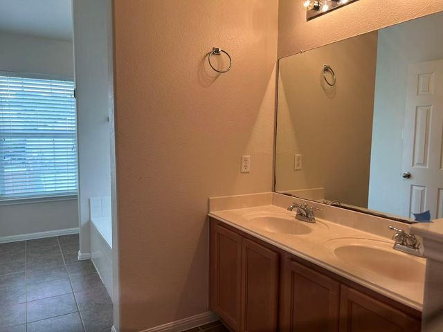 3703 Holden CT, Round Rock, TX 78665