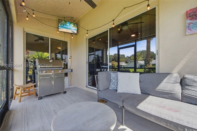 10852 Cypress Glen Dr, Coral Springs, FL 33071