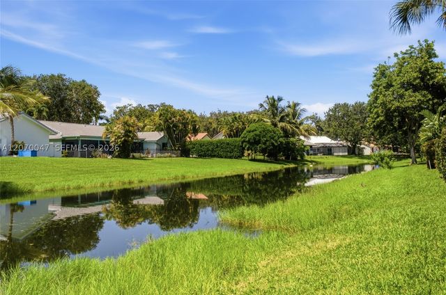 10852 Cypress Glen Dr, Coral Springs, FL 33071