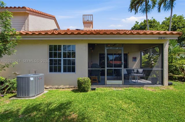10852 Cypress Glen Dr, Coral Springs, FL 33071
