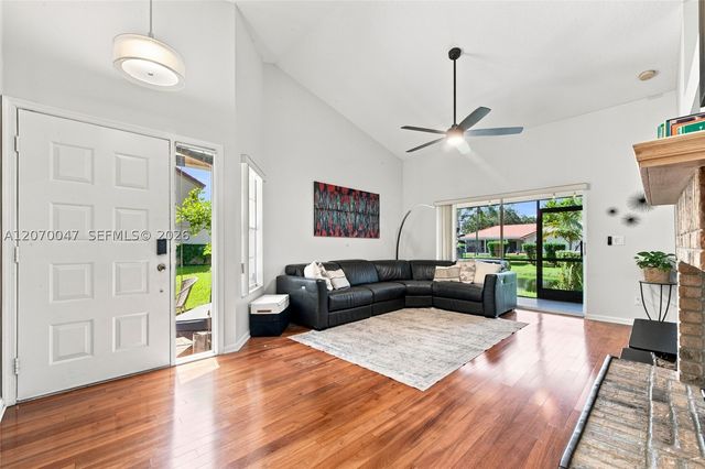 10852 Cypress Glen Dr, Coral Springs, FL 33071