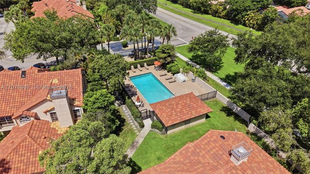 10852 Cypress Glen Dr, Coral Springs, FL 33071