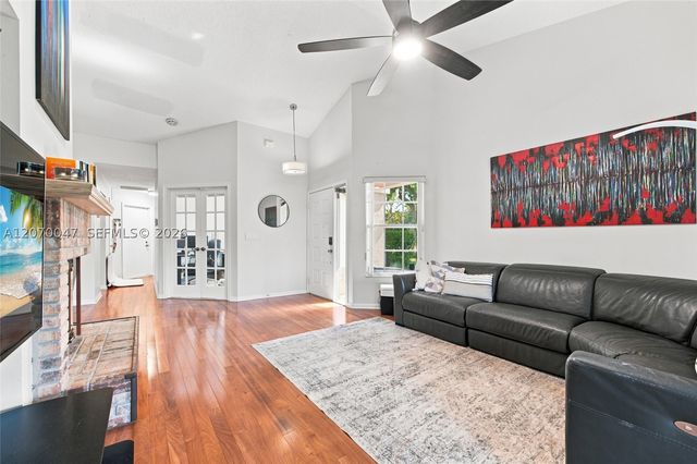 10852 Cypress Glen Dr, Coral Springs, FL 33071