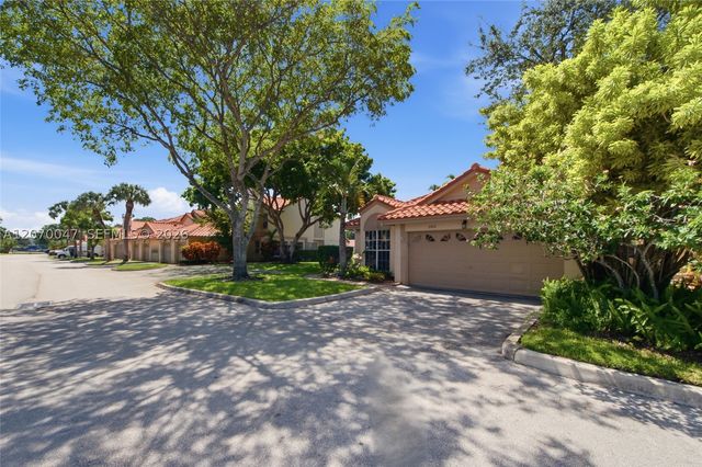 10852 Cypress Glen Dr, Coral Springs, FL 33071