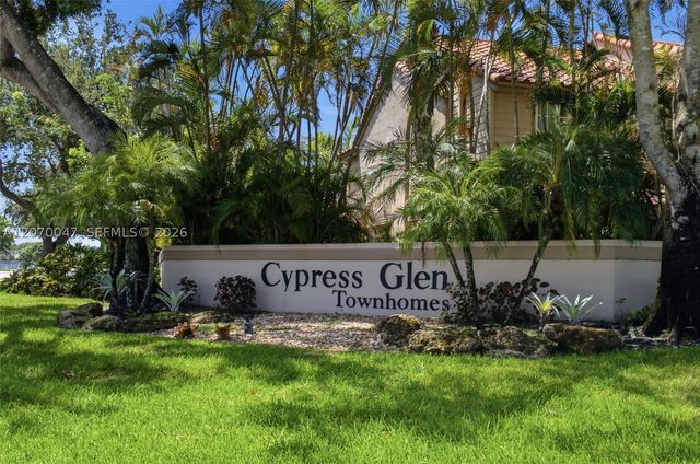 10852 Cypress Glen Dr, Coral Springs, FL 33071