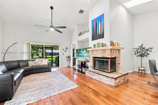 10852 Cypress Glen Dr, Coral Springs, FL 33071
