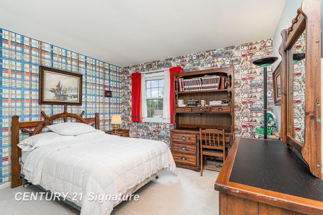 211 Holbrook Lane, Saginaw Twp, MI 48638