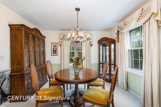 211 Holbrook Lane, Saginaw Twp, MI 48638