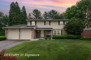 211 Holbrook Lane, Saginaw Twp, MI 48638