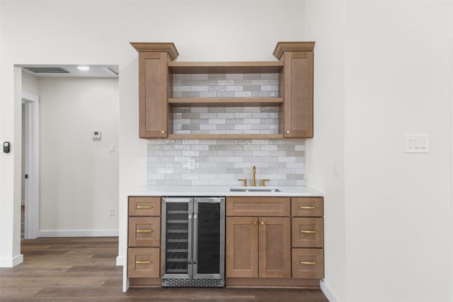 2434 Iroquois Street, Dallas, TX 75212