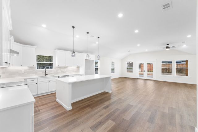 2434 Iroquois Street, Dallas, TX 75212