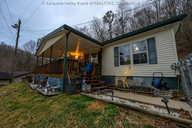 153 Everett Hager Road, Chapmanville, WV 25508