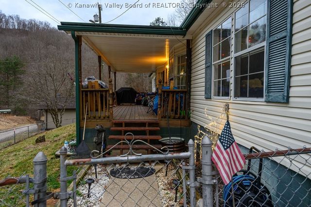 153 Everett Hager Road, Chapmanville, WV 25508