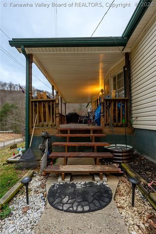 153 Everett Hager Road, Chapmanville, WV 25508