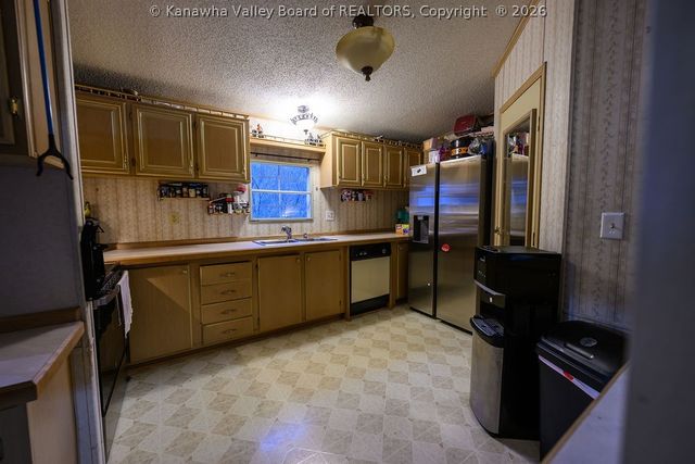 153 Everett Hager Road, Chapmanville, WV 25508