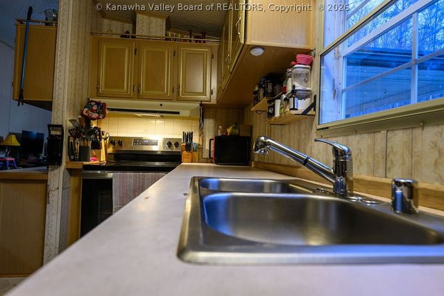 153 Everett Hager Road, Chapmanville, WV 25508