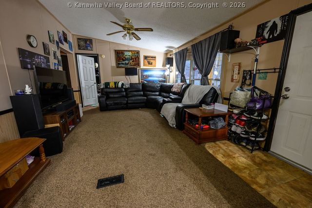 153 Everett Hager Road, Chapmanville, WV 25508