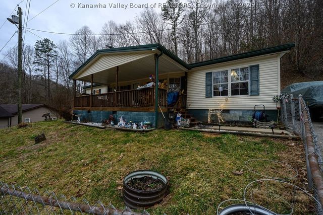 153 Everett Hager Road, Chapmanville, WV 25508