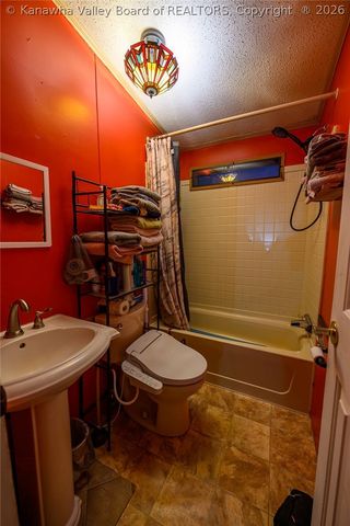 153 Everett Hager Road, Chapmanville, WV 25508