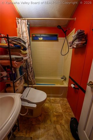 153 Everett Hager Road, Chapmanville, WV 25508