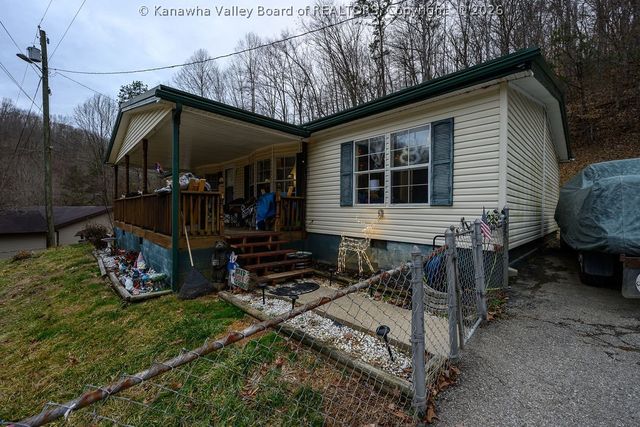 153 Everett Hager Road, Chapmanville, WV 25508
