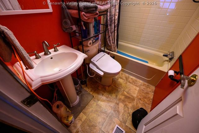 153 Everett Hager Road, Chapmanville, WV 25508