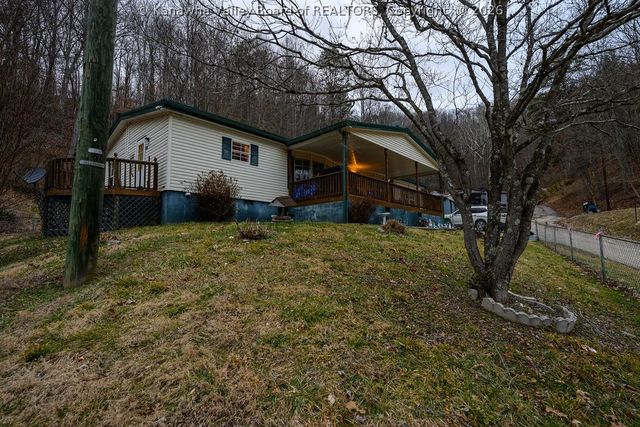 153 Everett Hager Road, Chapmanville, WV 25508