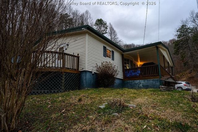 153 Everett Hager Road, Chapmanville, WV 25508