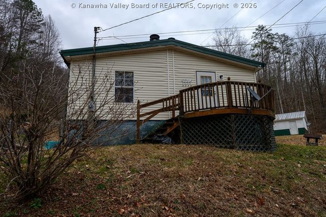 153 Everett Hager Road, Chapmanville, WV 25508