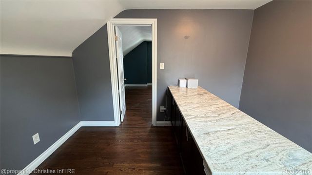 2990 Oakshire Avenue, Berkley, MI 48072