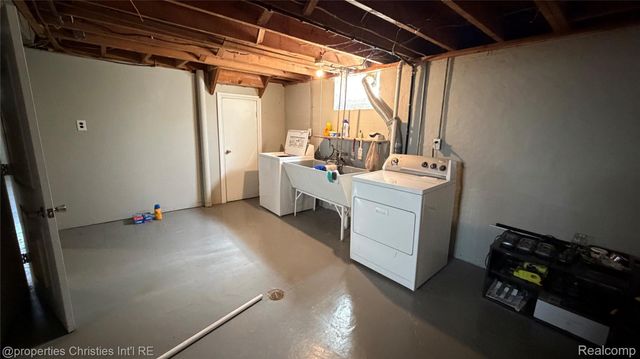 2990 Oakshire Avenue, Berkley, MI 48072