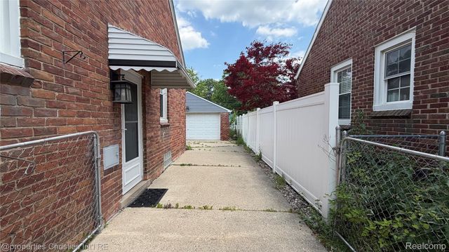 2990 Oakshire Avenue, Berkley, MI 48072