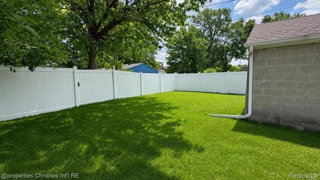 2990 Oakshire Avenue, Berkley, MI 48072