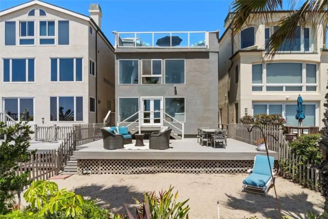 17111 S Pacific Avenue, Sunset Beach, CA 90742