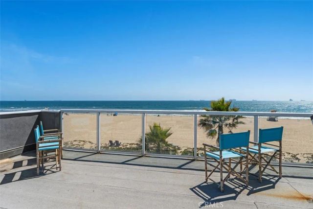 17111 S Pacific Avenue, Sunset Beach, CA 90742