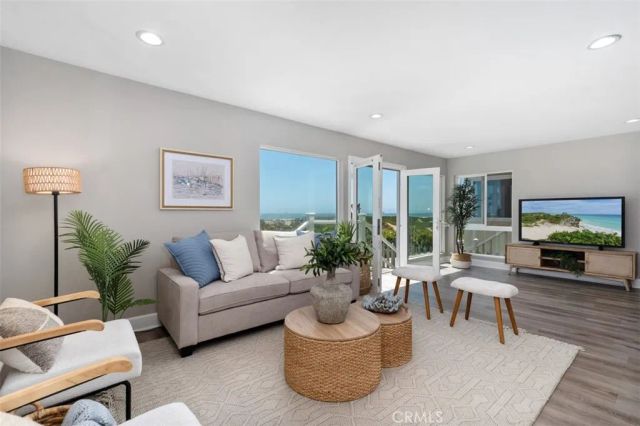 17111 S Pacific Avenue, Sunset Beach, CA 90742