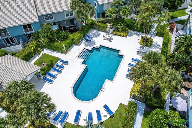900 E Jeffery Street, Boca Raton, FL 33487