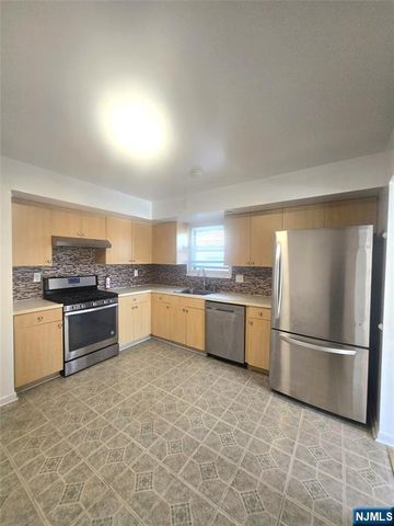 1522 10th Street 2FL, Fort Lee, NJ 07024