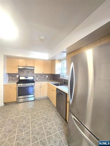 1522 10th Street 2FL, Fort Lee, NJ 07024