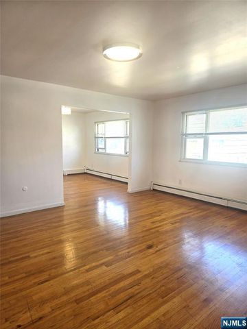 1522 10th Street 2FL, Fort Lee, NJ 07024