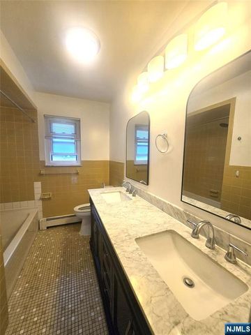 1522 10th Street 2FL, Fort Lee, NJ 07024