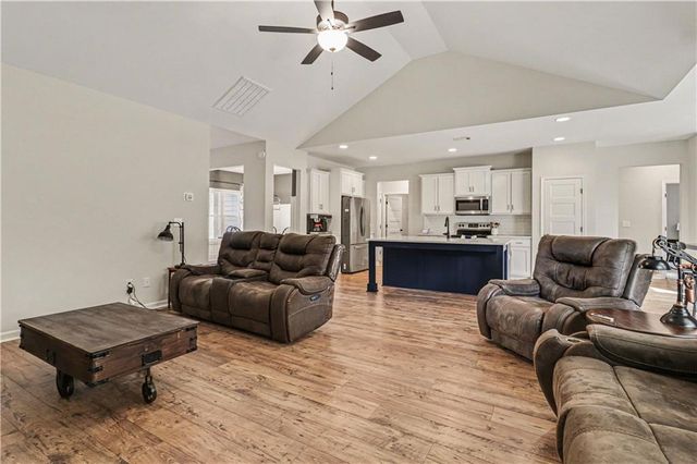 100 Dove Creek Court, Lagrange, GA 30241