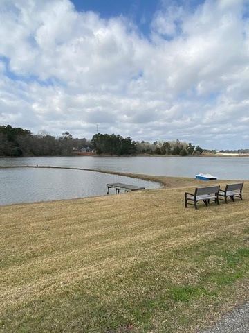 561 Lakeway Drive, Conroe, TX 77316