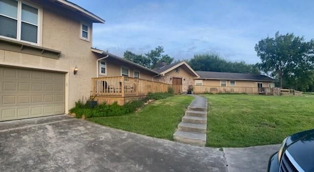 561 Lakeway Drive, Conroe, TX 77316