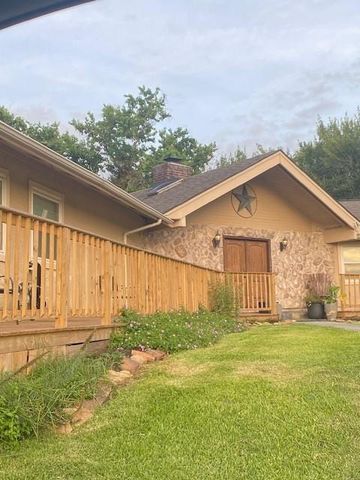 561 Lakeway Drive, Conroe, TX 77316