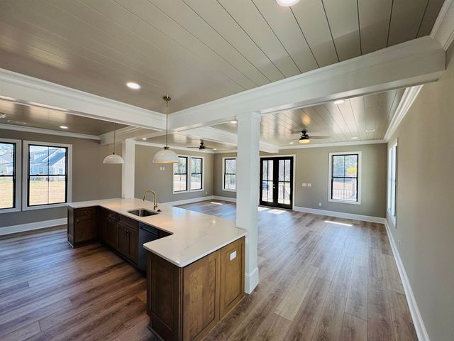 825 Commanders Island Dr., Georgetown, SC 29440