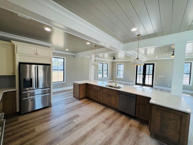 825 Commanders Island Dr., Georgetown, SC 29440